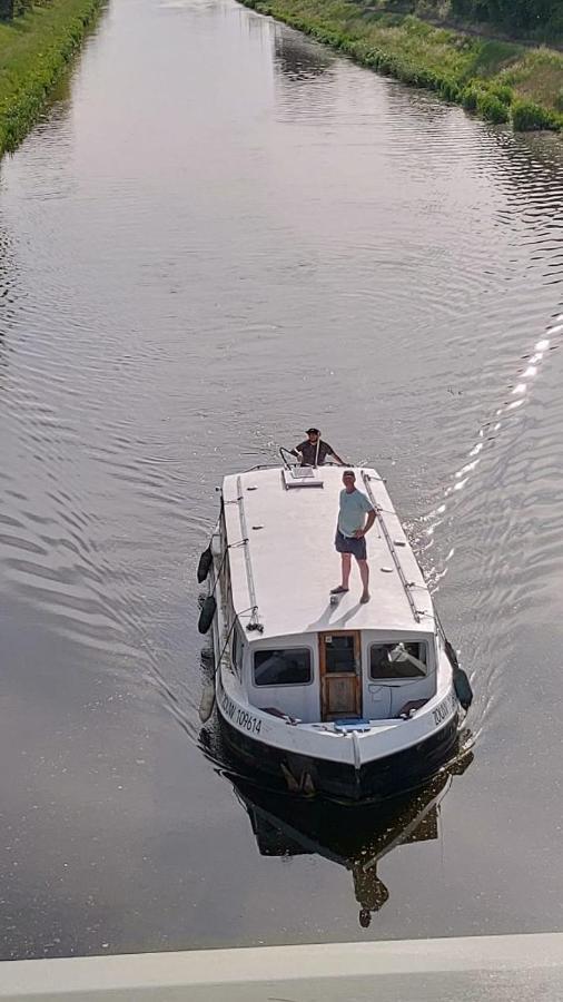Zouw Hausboat Zakotven -Pouze Ubytovani Roudnice nad Labem Buitenkant foto