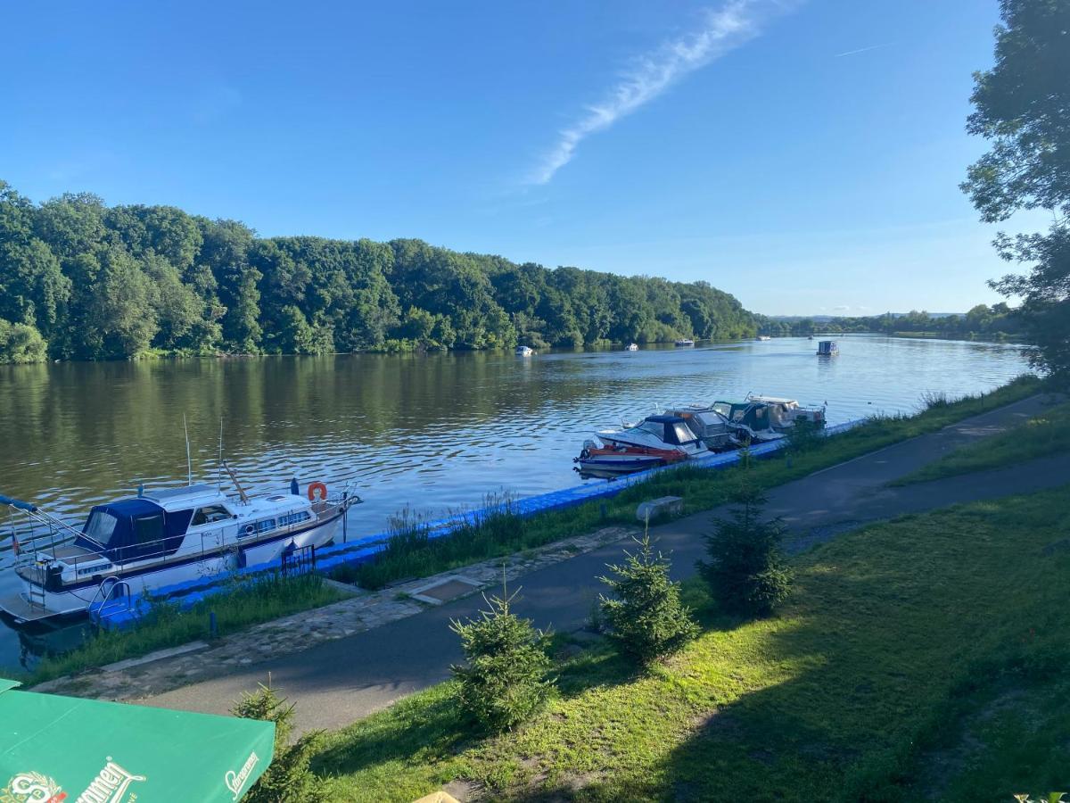 Zouw Hausboat Zakotven -Pouze Ubytovani Roudnice nad Labem Buitenkant foto
