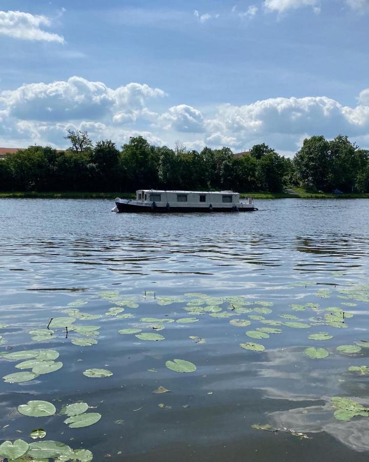 Zouw Hausboat Zakotven -Pouze Ubytovani Roudnice nad Labem Buitenkant foto