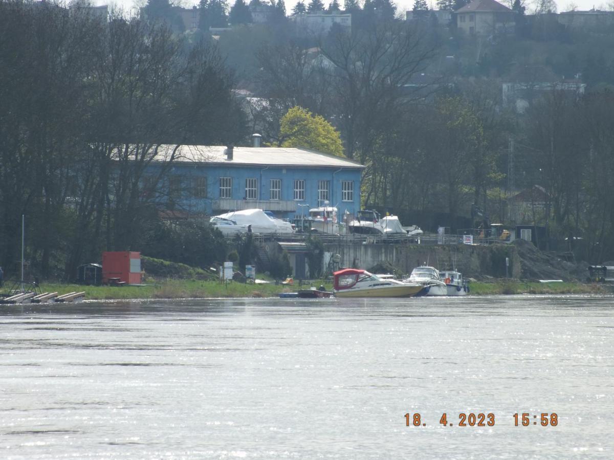 Zouw Hausboat Zakotven -Pouze Ubytovani Roudnice nad Labem Buitenkant foto