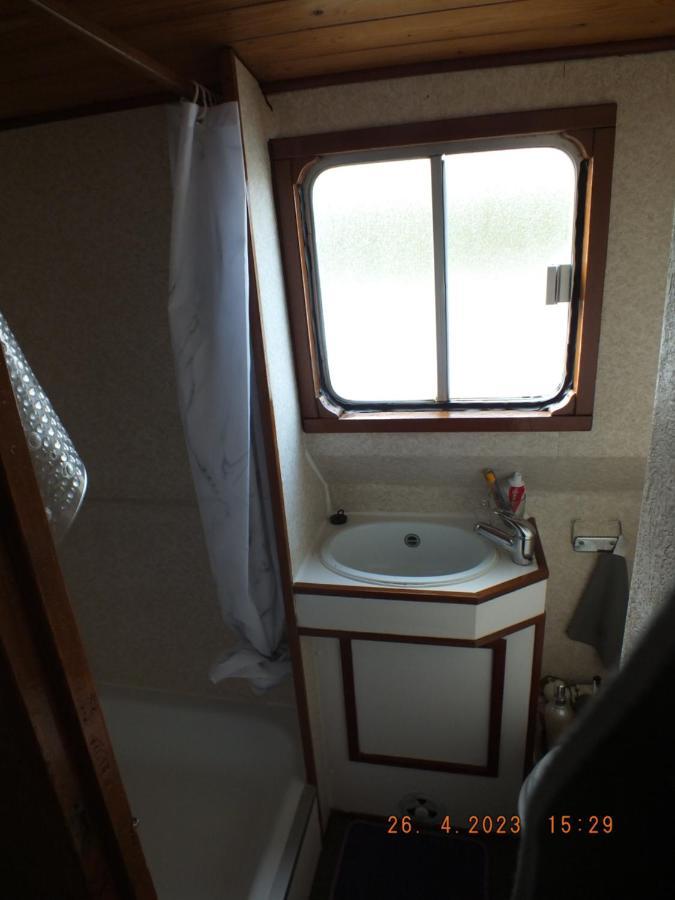 Zouw Hausboat Zakotven -Pouze Ubytovani Roudnice nad Labem Buitenkant foto