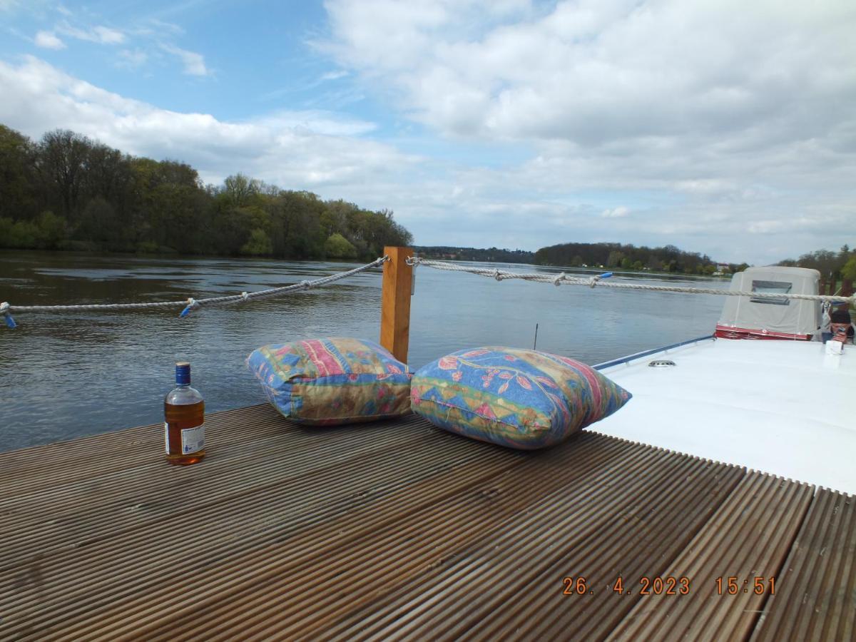 Zouw Hausboat Zakotven -Pouze Ubytovani Roudnice nad Labem Buitenkant foto