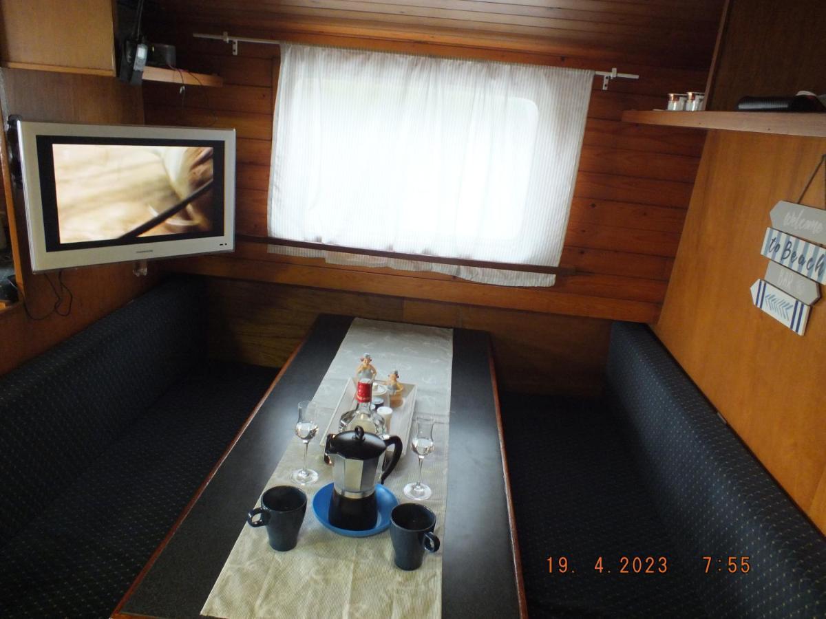 Zouw Hausboat Zakotven -Pouze Ubytovani Roudnice nad Labem Buitenkant foto