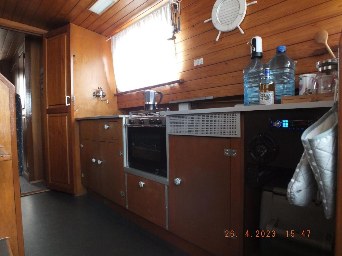 Zouw Hausboat Zakotven -Pouze Ubytovani Roudnice nad Labem Buitenkant foto