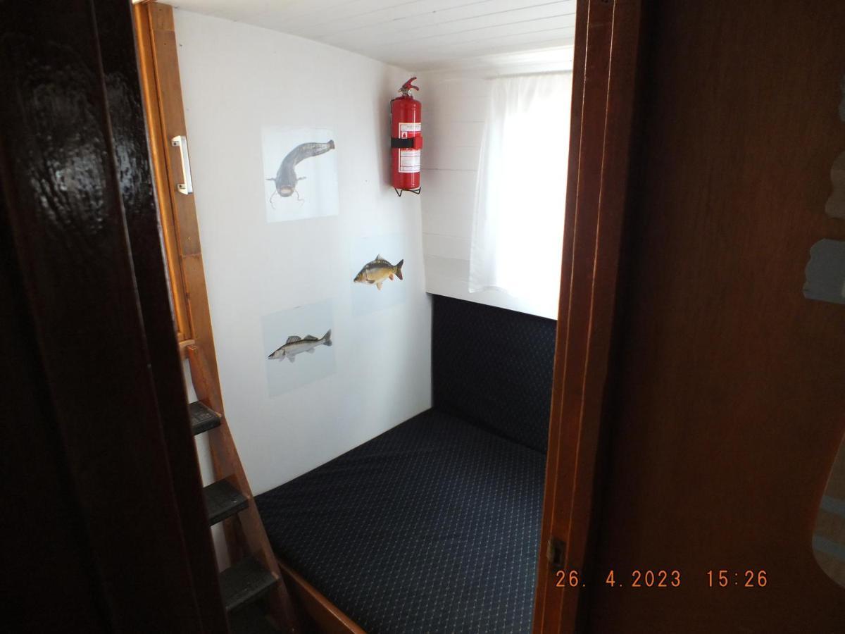 Zouw Hausboat Zakotven -Pouze Ubytovani Roudnice nad Labem Buitenkant foto