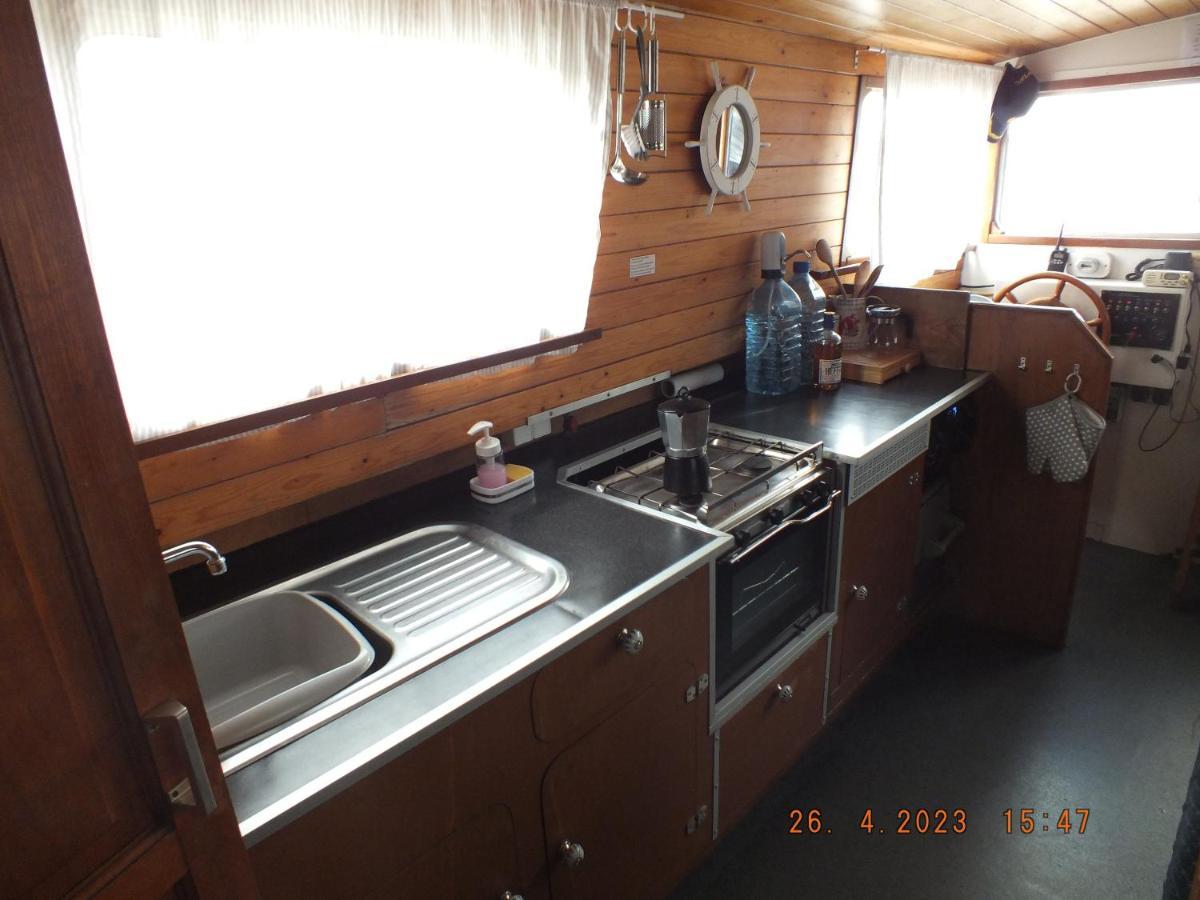 Zouw Hausboat Zakotven -Pouze Ubytovani Roudnice nad Labem Buitenkant foto