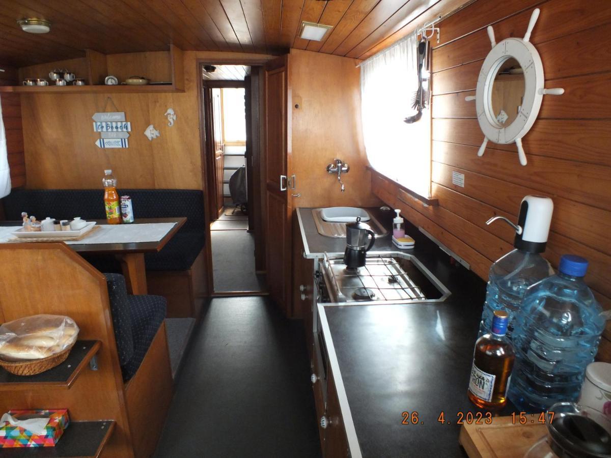 Zouw Hausboat Zakotven -Pouze Ubytovani Roudnice nad Labem Buitenkant foto