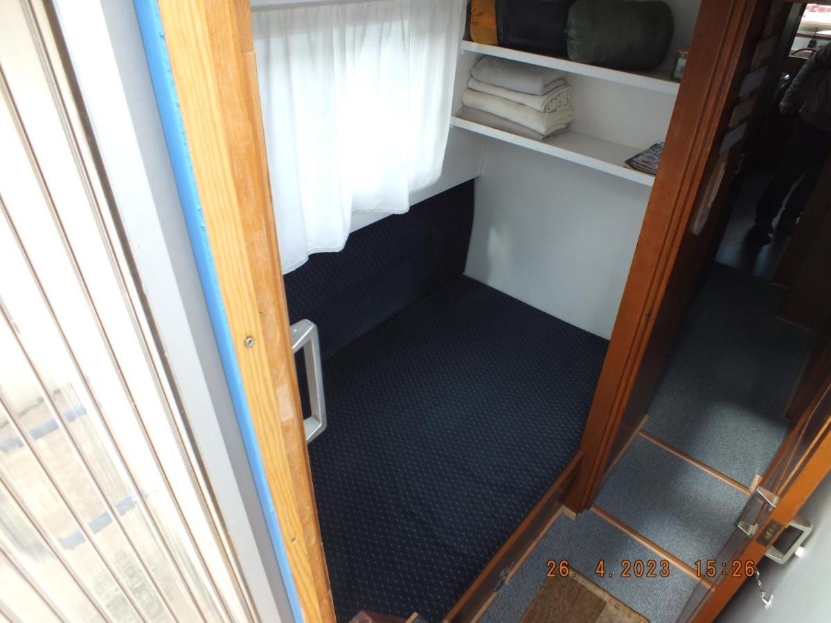Zouw Hausboat Zakotven -Pouze Ubytovani Roudnice nad Labem Buitenkant foto