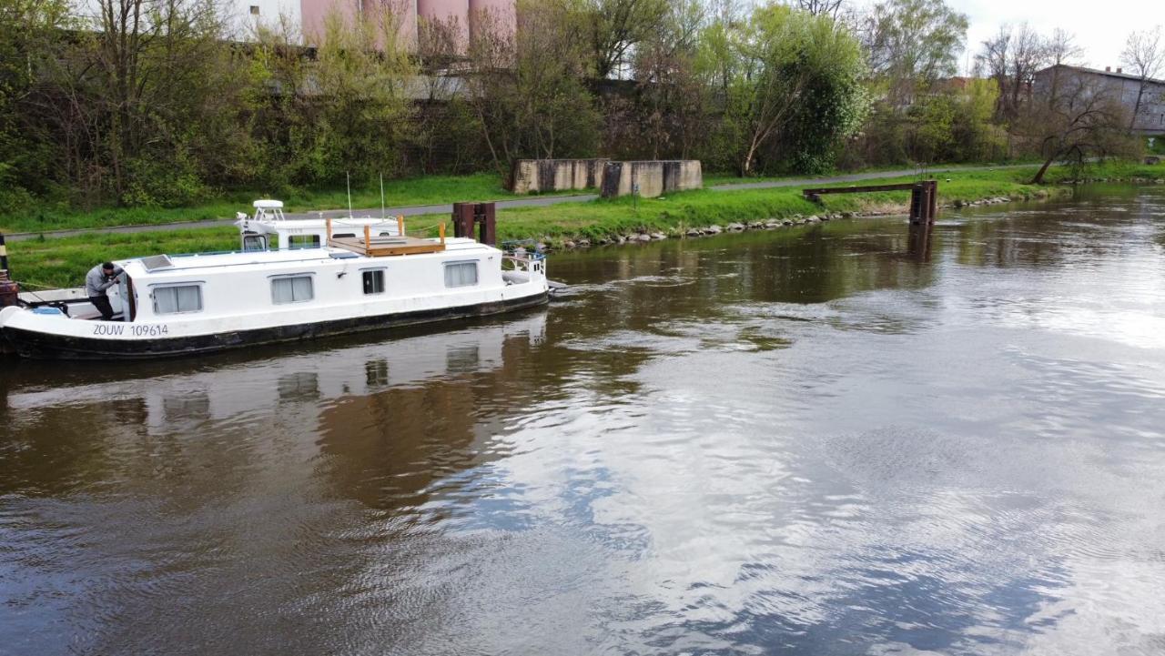 Zouw Hausboat Zakotven -Pouze Ubytovani Roudnice nad Labem Buitenkant foto