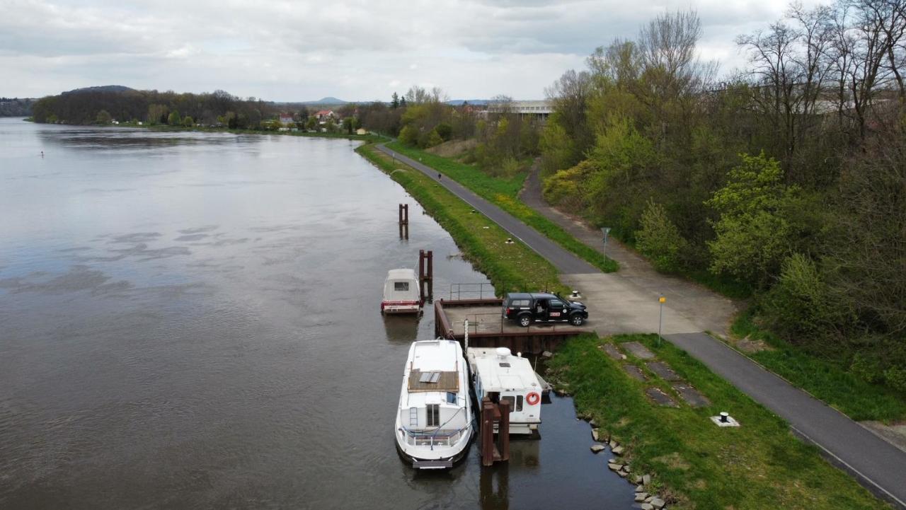 Zouw Hausboat Zakotven -Pouze Ubytovani Roudnice nad Labem Buitenkant foto