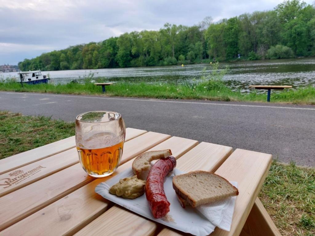 Zouw Hausboat Zakotven -Pouze Ubytovani Roudnice nad Labem Buitenkant foto